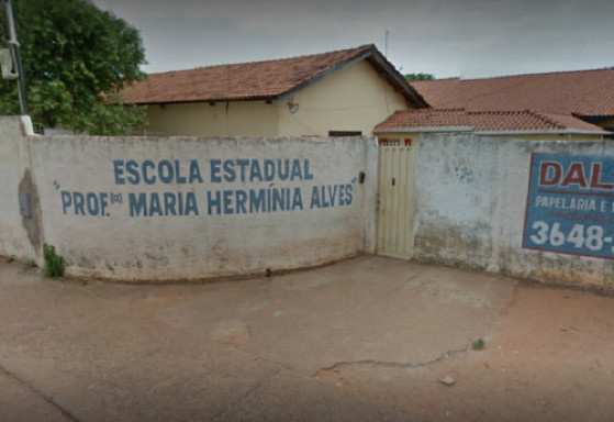 Fachada da Escola Estadual Prof. Maria Herminia Alves, no CPA IV, onde criança fugiu.