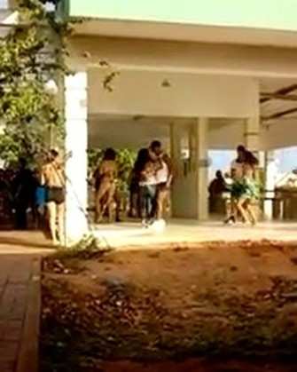 Estudantes dançando de cueca e calcinha em campus da UFT