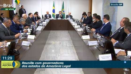 Mauro Mendes participar de reunião com Bolsonaro.