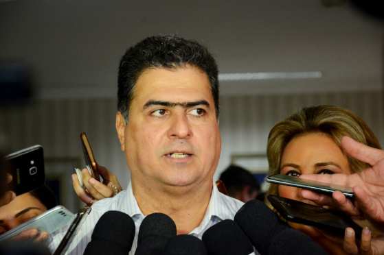 Emanuel quer receber dinheiro não repassado por Pedro Taques.