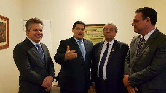 Governador Mauro Mendes, presidente do Senado, Davi Alcolumbre, senador Jayme Campos e chefe do Ermat, Carlos Fávaro, em reunião em Brasília