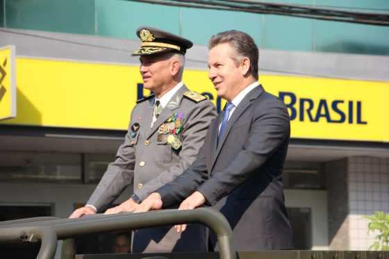 Governador Mauro Mendes e o general Fernando Hezingi