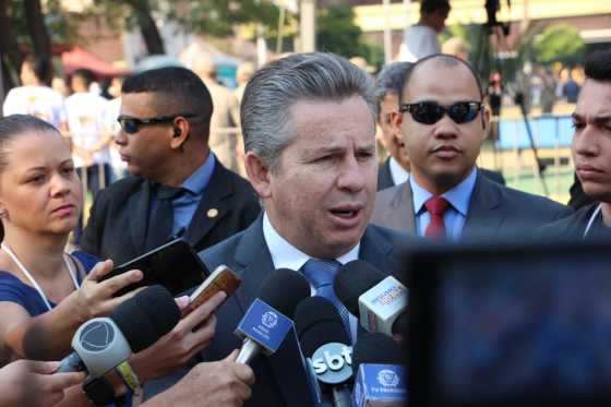 Governador Mauro Mendes critica 'bravata' do prefeito de Cuiabá sobre retomada do VLT.