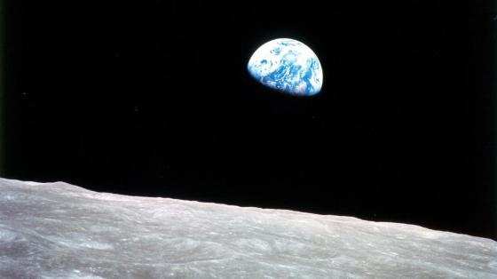 Icônica foto tirada pelo astronauta William Anders, da Apollo 8, mostra a imagem da Terra vista do superfície da Lua