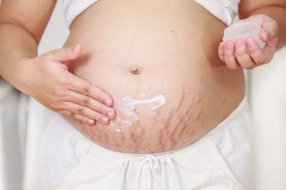 Na gravidez, as mulheres devem optar por cosméticos hipoalergênicos e sem fragância.