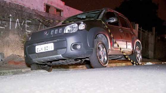 Carro de motorista de aplicativo morto após assalto foi encontrado na rua Ferraz de Vasconcelos 