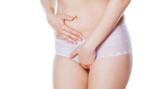 Embora a enfermidade seja mais conhecida em razão das infecções na região genital, ela não é considerada uma IST (Infecção Sexualmente Transmissível