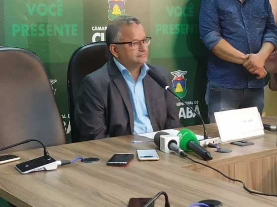 Presidente da Câmara, Misael Galvão (PSB), em coletiva sobre a CPI do Paletó