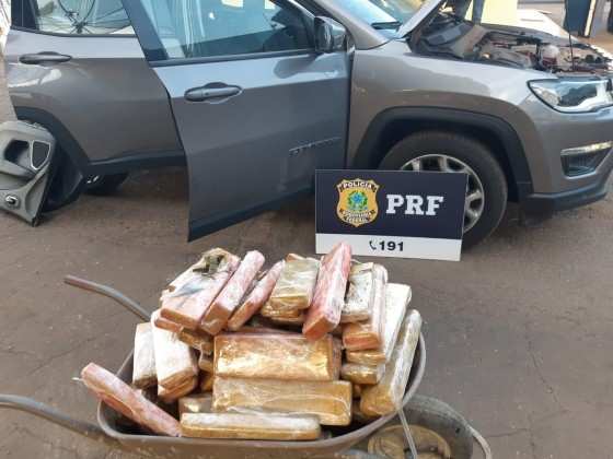 Tabletes de maconha foram encontrados em veículo 