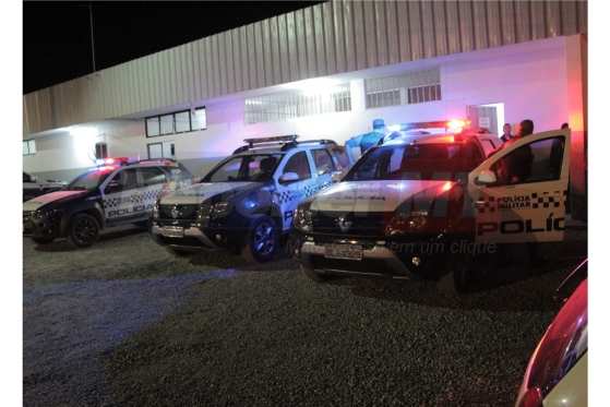 PM saiu em rondas, encontrou a acusada ainda nas proximidades da praça e a encaminhou à Central de Flagrantes.
