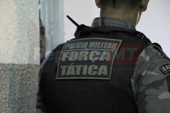 O bandido chegou a ser socorrido pelos policiais, mas não resistiu aos ferimentos.