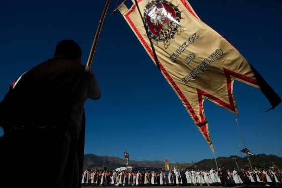 Os Arautos do Evangelho constituem desde 2001 uma associação privada de padres de direito pontifício