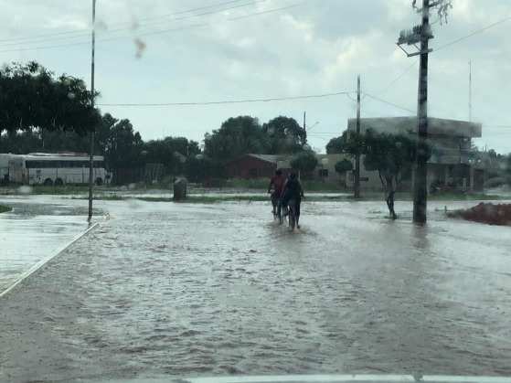 O volume de chuva que pode chegar a 30 mm/hora ou 50 mm/dia.