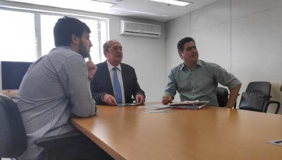 A visita ao Hospital Municipal ocorreu nesta sexta-feira (8).