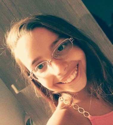 Emanuela Medeiros, de 16 anos, morreu após cair e bater a cabeça durante brincadeira com colegas na escola em Mossoró 