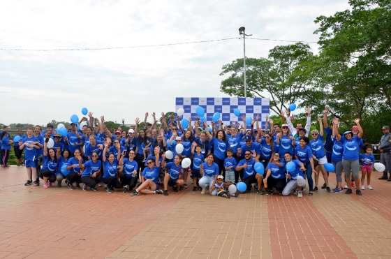 Por cerca de uma hora de passeio, motivados por personagens “médicos da alegria” e um trio elétrico