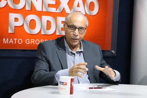 Júlio Campos comenta sobre não políticos que foram eleitos após 'bombar' na web.