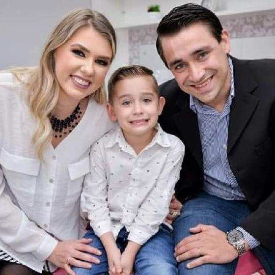 Joenara, o filho e o marido, que moravam em Cachoeira do Sul, no RS