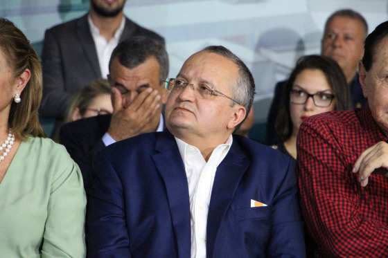 Pedro Taques e Janaina Riva durante inauguração do novo HMC.