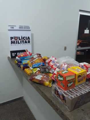 Os produtos foram apreendidos pela Polícia Militar.