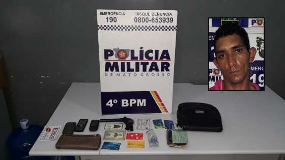 O filho do acusado entregou à polícia os pertences da vítima do assalto.