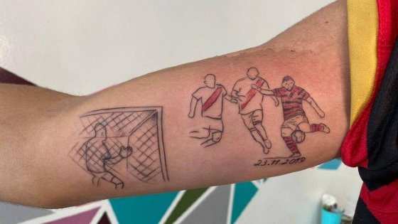 Torcedor do Flamengo Jacques Junior fez uma tatuagem do gol de Gabigol 