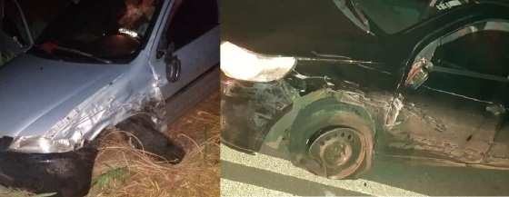 Carros ficaram destruídos.