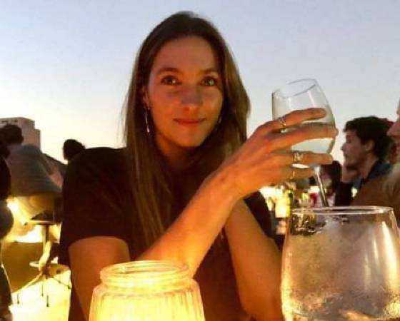 O escândalo estourou após os pais de um aluno de 18 anos denunciarem Fiona Viotti, de 30.