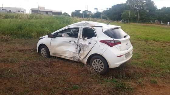 O condutor do Hb20 teve ferimentos leve. 