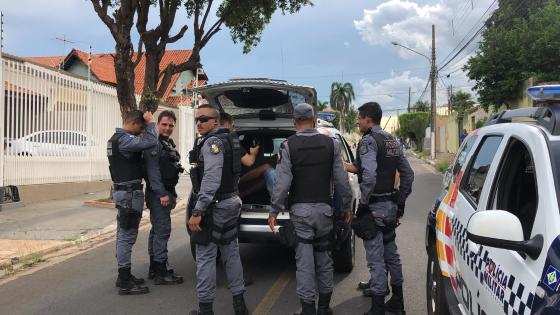 casa foi cercada pela Polícia Militar.