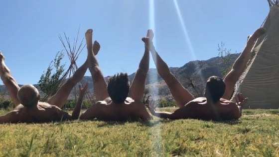 Ela sugere que as pessoas aproveitem o sol para bronzear o períneo.