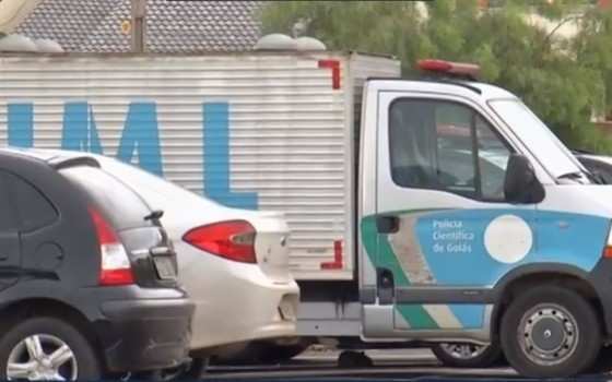 Com a arma em mãos, a criança passou a brincar e efetuou o disparo acidentalmente no tórax do irmão mais novo.