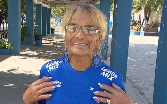 Dona Salomé, torcedora-símbolo do Cruzeiro, morre em Belo Horizonte após passar mal no Mineirão