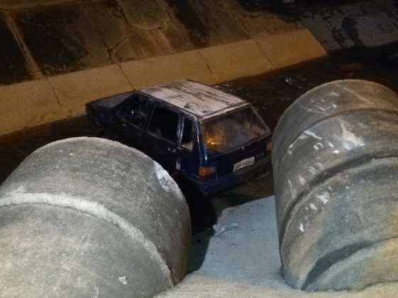 Motorista e carona não ficaram feridos.
