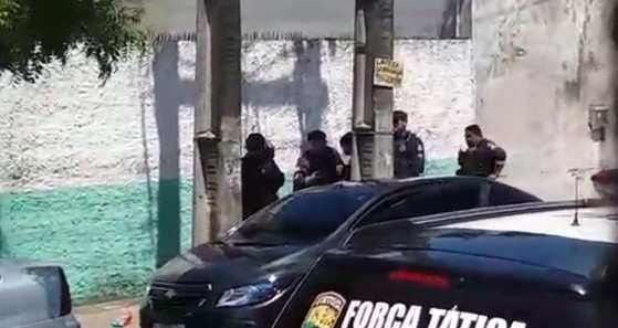 Sargento reformado da PM é preso por estuprar adolescente de 12 anos dentro de carro, em Fortaleza.