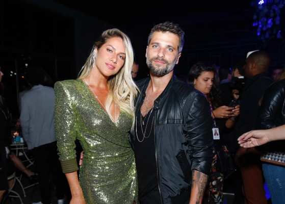 O casal já é pai de Titi, de 6 anos, e Bless, de 5, que foram adotados no Malaui.