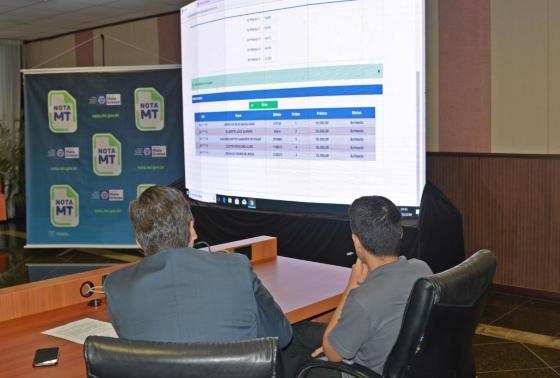 Foram sorteados mensalmente 5 mil prêmios de R$ 500 e 25 de R$ 10 mil. Houve ainda o sorteio de 10 prêmios de R$ 50 mil.