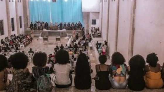 Pastor  recusa batizar menina com cabelo crespo
