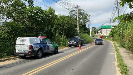 Corpo de homem é encontrado com 20 facadas nas costas em via pública de Manaus