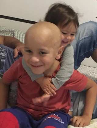 Irmãos não se desgrudavam depois de se reencontrarem após o transplante, em Curitiba