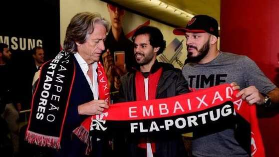 Jorge Jesus foi recepcionado por membros da embaixada do Flamengo em Lisboa