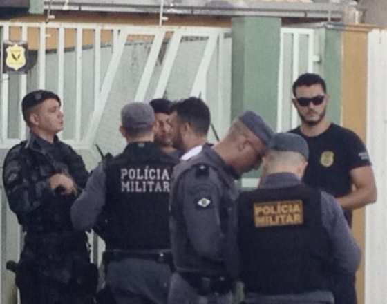 Vítima foi executada com 6 tiros na porta de casa.