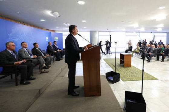 Bolsonaro sancionou pacote anticrime de Moro.