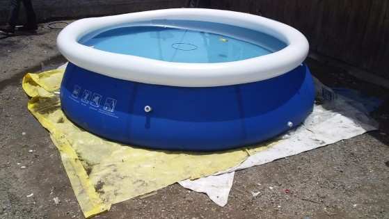 Suspeito alega que a criança foi encontrada desacordada na piscina de uma casa vizinha 