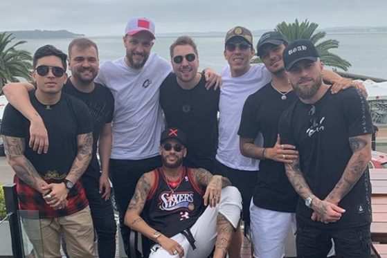 Entre os passageiros estavam o surfista Gabriel Medina e o jogador do Palmeiras Lucas Lima