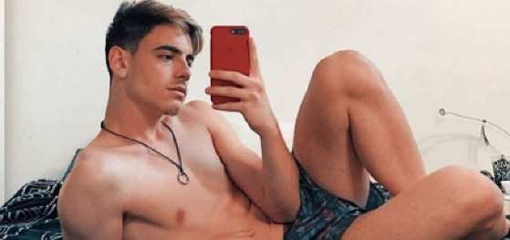 Mayã,resolveu começar a cobrar por vídeos e nudes na internet