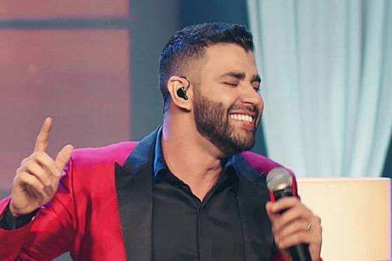 Sertanejo Gusttavo Lima causa durante show: 'Homem que não chupa o periquito é covarde'