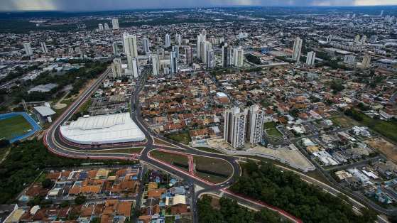 A obra deveria ter sido entregue há 5 anos, só foi concluída pela atual gestão