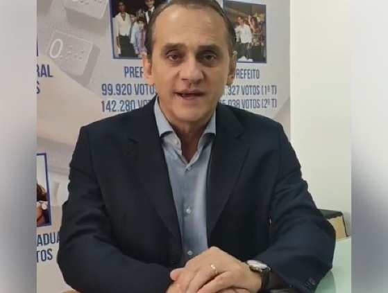 O deputado pediu opinião de seus seguidores antes de responder ao convite.