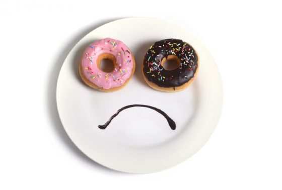 O ciclo piora à medida que você fica deprimido, porque uma característica comum da depressão no inverno é o desejo de açúcar